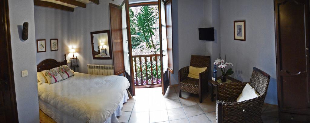 Trisqueles Y Buganvillas Villaviciosa  Eksteriør billede